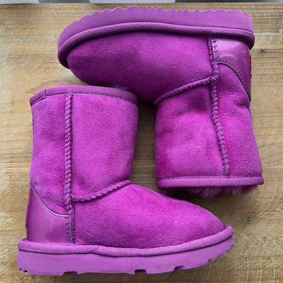 UGG® Kids' Classic Short lI  Genuine Shearling Boot in Purple Size 8 - Picture 5 of 8